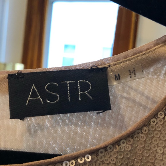 ❤️ ASTR the label Gold Sequined Romper - Picture 7 of 7